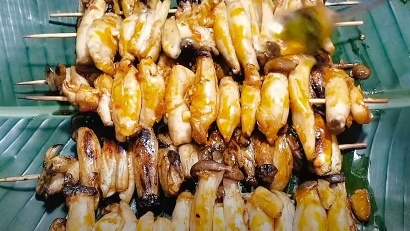 Các xiên nấm đùi gà nướng