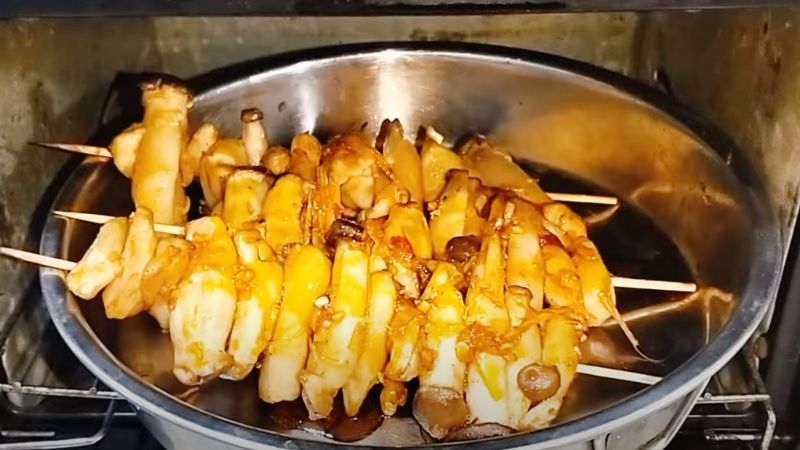 ướp gia vị nấm đùi gà