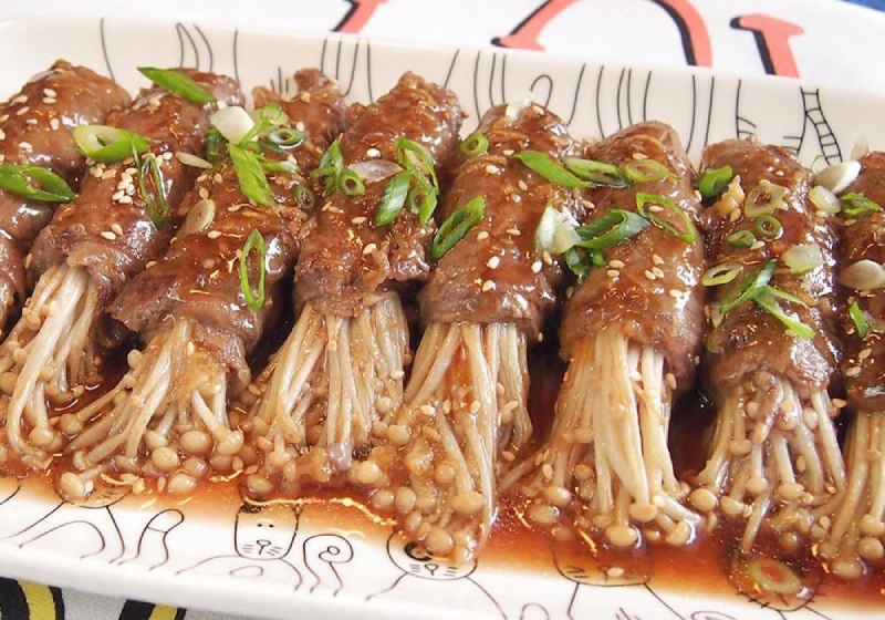Bò cuộn nấm kim châm thơm ngon
