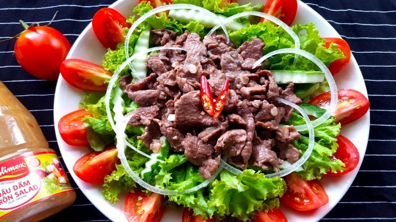 Salad bò cho người ăn kiêng