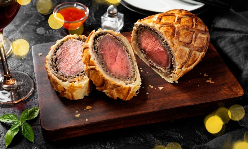 Bò Wellington mềm tan, nhân bò mọng nước