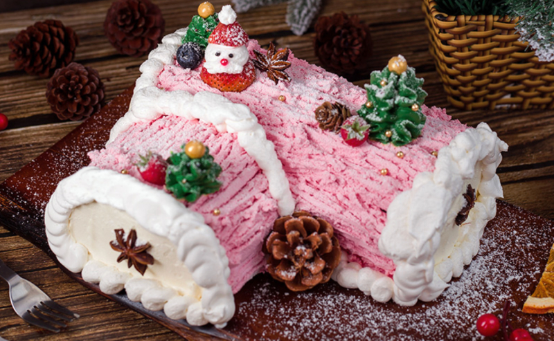 Bánh khúc cây Giáng Sinh tông hồng độc đáo ở Friendship Cake & Dessert