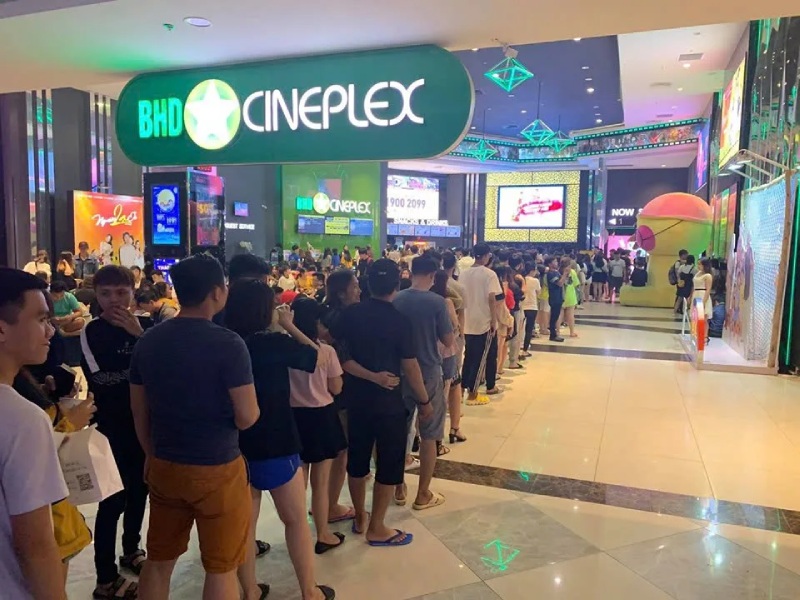 lượng khách đông đảo tại BHD Star Cineplex Phạm Hùng