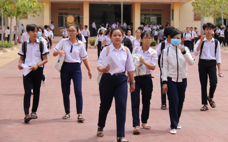 Thí sinh dự thi vào trường chuyên Trần Hưng Đạo