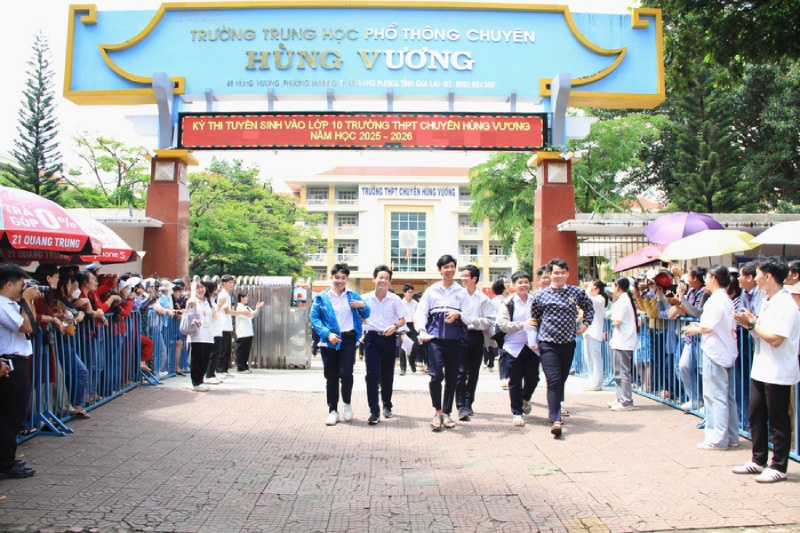 Kỳ thi tuyển sinh vào lớp 10 trường THPT chuyên Hùng Vương (TP. Pleiku)