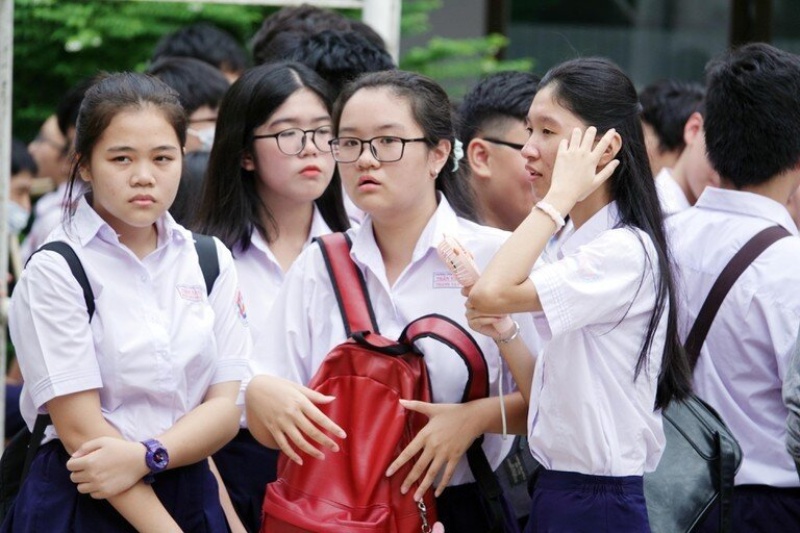 Các thí sinh ra về sau khi làm bài thi