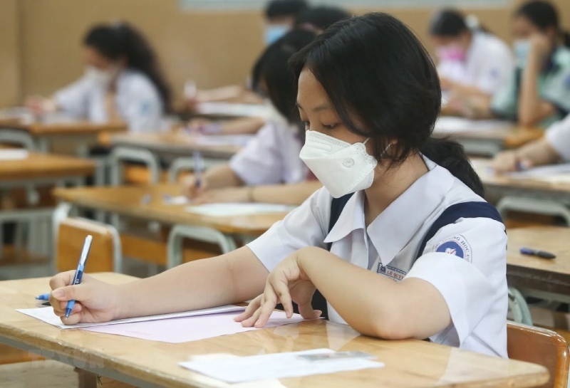Thi sinh làm bài thi tuyển sinh lớp 10