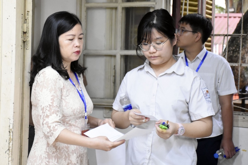 Thí sinh ra phòng thi