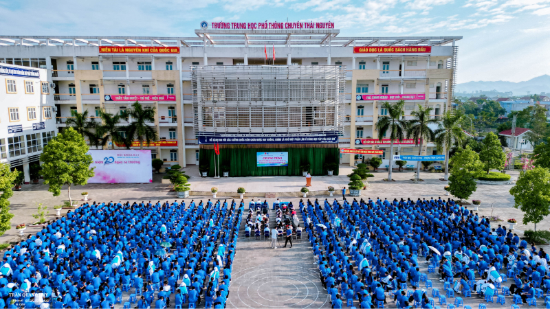 Toàn cảnh trường THPT chuyên Thái Nguyên