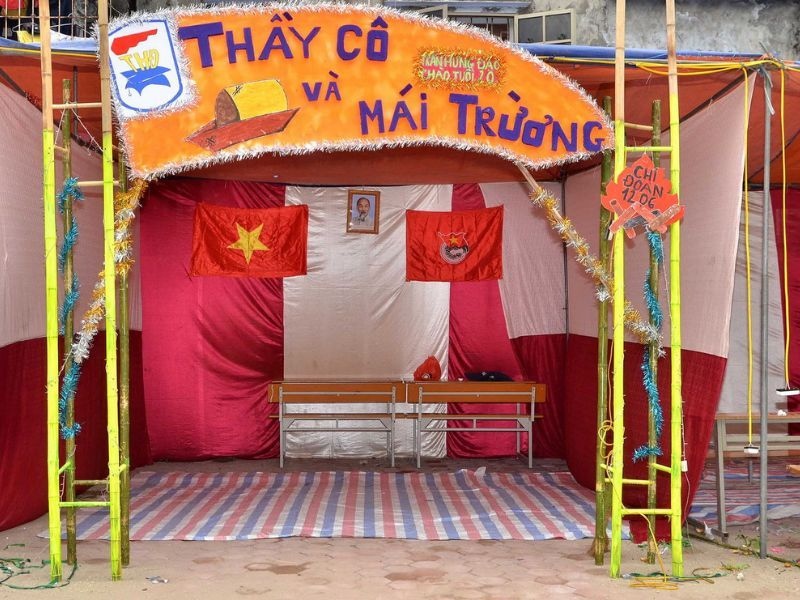 Cổng trại chủ đề Thầy Cô và Mái Trường
