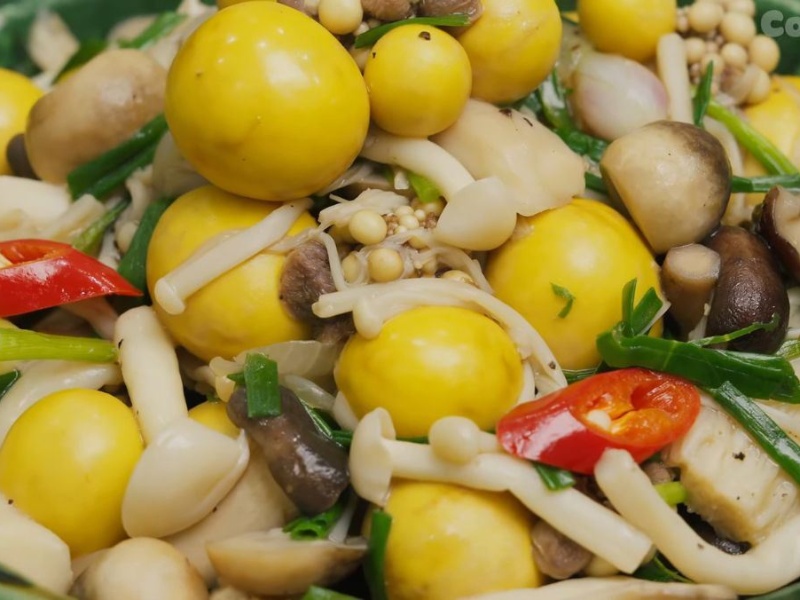 Trứng gà non xào nấm cay cay