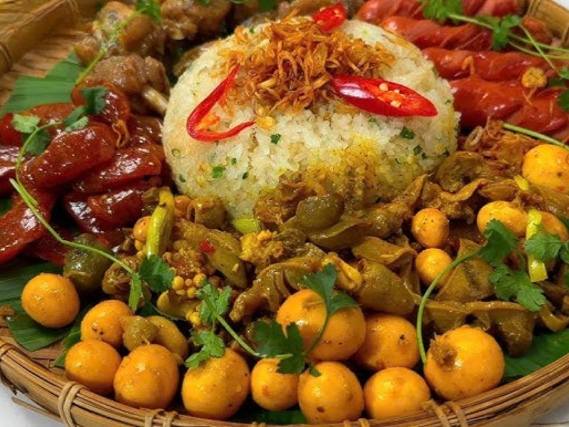 Xôi lòng gà trứng non hấp dẫn