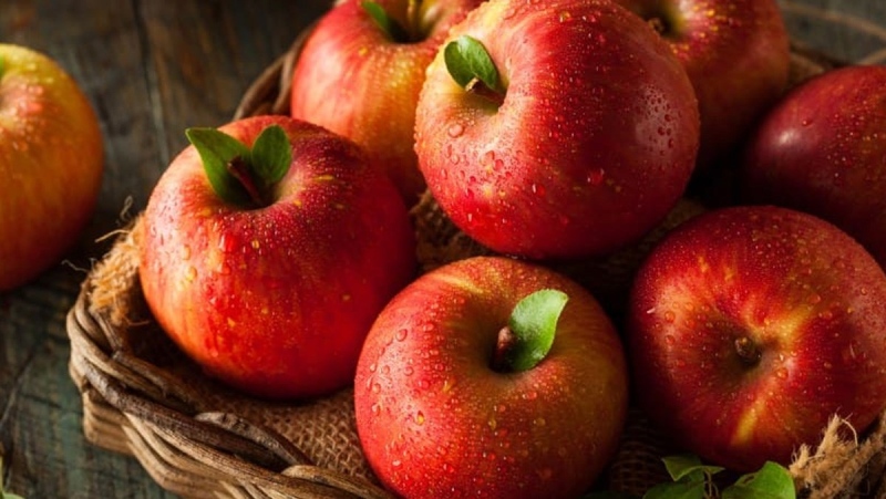 Những quả táo tươi giòn