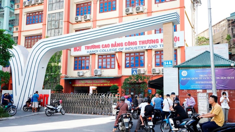 Cổng trường cao đẳng công thương hà nội