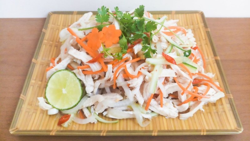 Món gỏi ức gà chua cay