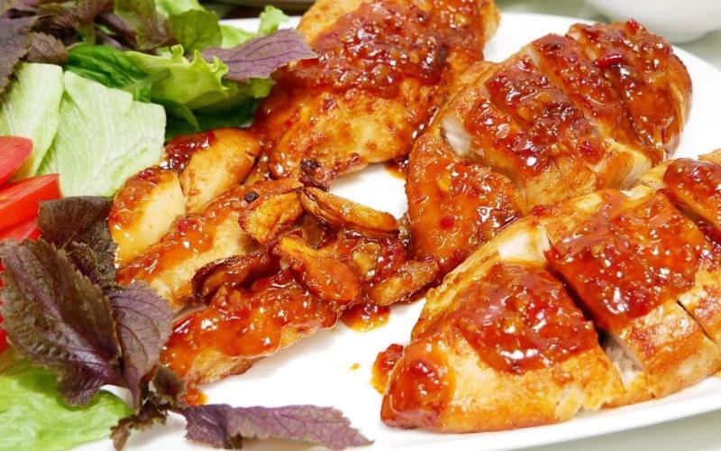 Ức gà áp chảo vàng giòn
