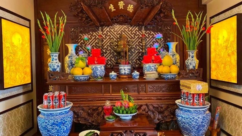 Không gian trang trọng của bàn thờ cúng ngày giỗ ông bà