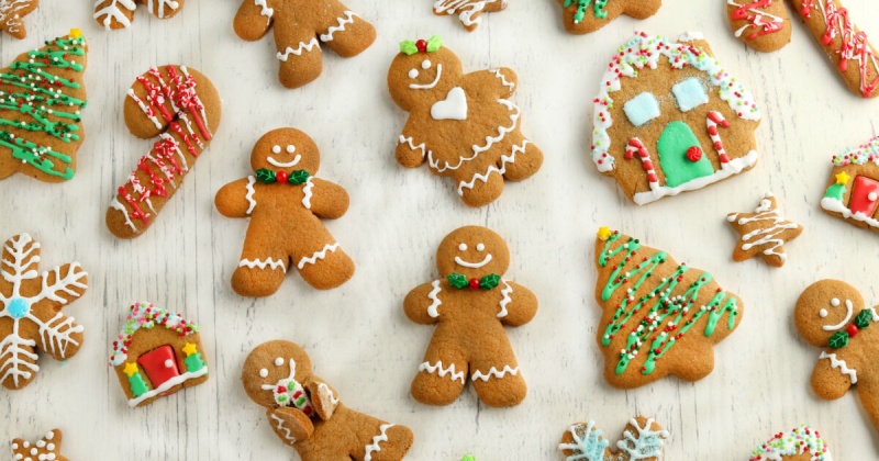 Bánh quy Noel hình người tuyết và cây thông trang trí