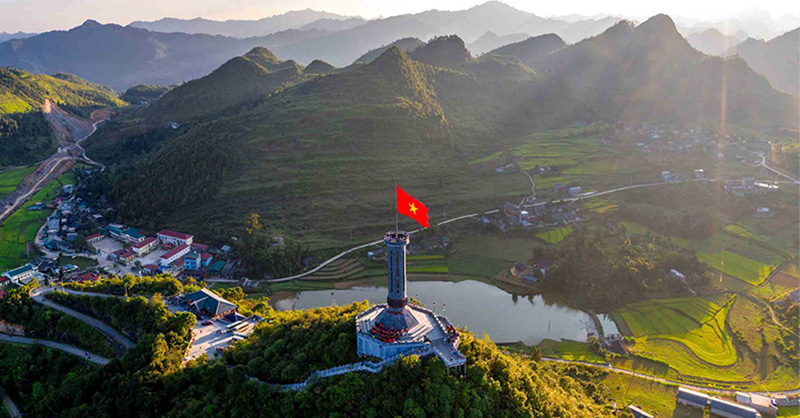 Cột cờ Lũng Cú
