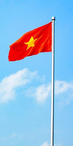 Cột cờ tung bay trong gió