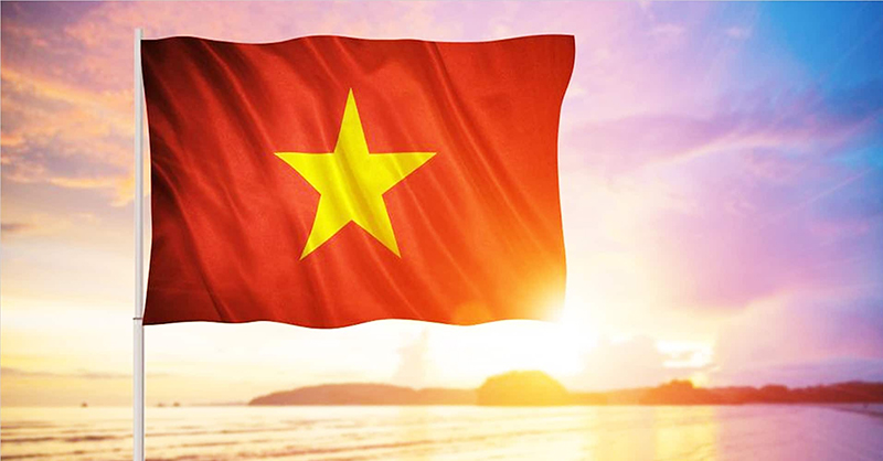 Lá cờ dưới ánh nắng chan hòa
