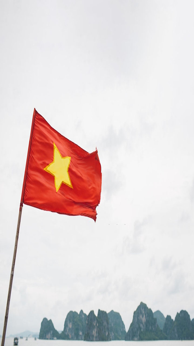 Lá cờ Việt Nam tung bay chào đón 2/9