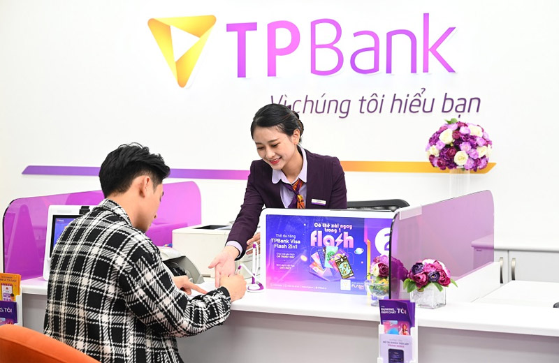 Đến trực tiếp chi nhánh hoặc phòng giao dịch của TPBank để lấy lại mật khẩu 