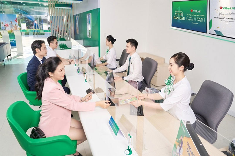 Đến quầy giao dịch và hủy đặt lịch chuyển khoản VPBank