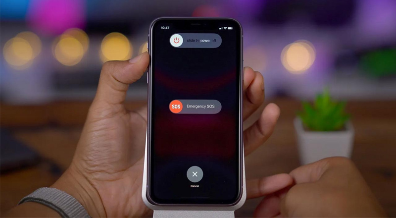 Việc tắt và mở lại điện thoại hoặc máy tính giúp làm mới hệ thống