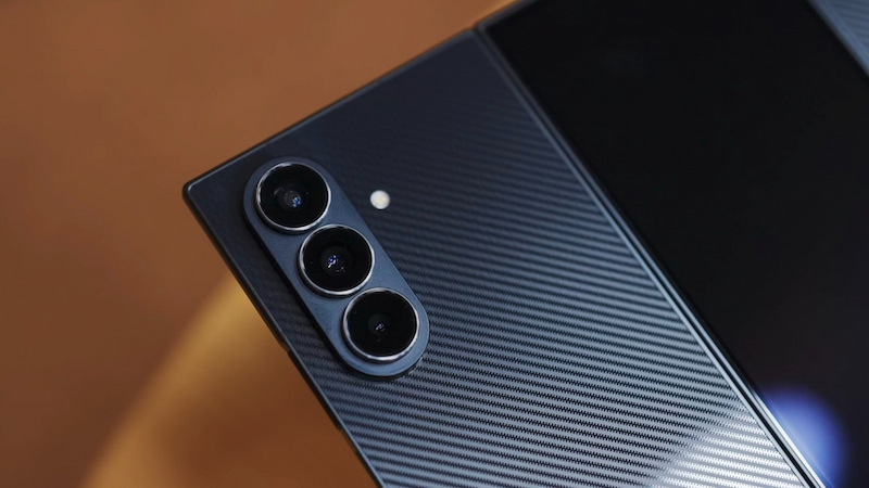 Camera Galaxy Z TriFold