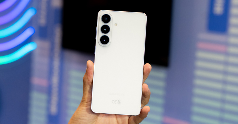 Galaxy S26 Plus sở hữu thiết kế camera khác biệt so với Galaxy S25 Plus 