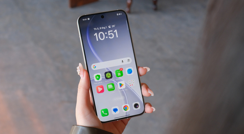 OPPO Reno15 mang đến khả năng hiển thị ấn tượng với màn hình 6.52 inch 