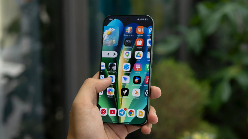 So sánh dung lượng pin và sạc Galaxy S26 và Xiaomi 17