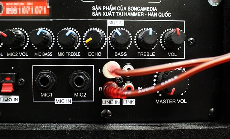 Cắm đầu còn lại vào cổng nhận âm thanh (Audio In hoặc Line In) trên loa kéo