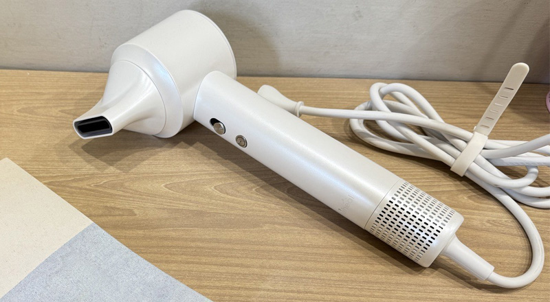 Mua máy sấy tóc dựa trên chất liệu vỏ ngoài 