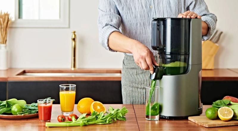 Tùy vào diện tích bếp, nên chọn máy ép trái cây có kích thước phù hợp