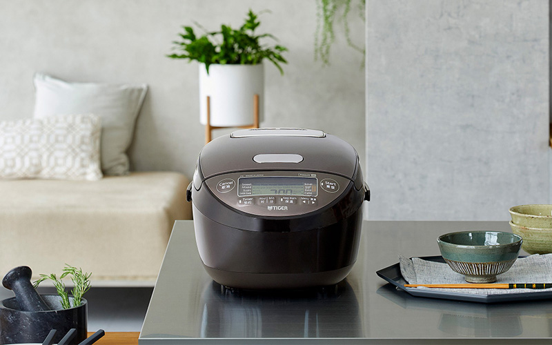 Nồi Cơm Điện Tử Cao Tần Áp Suất Tiger JPK-W18W 1.8 Lít