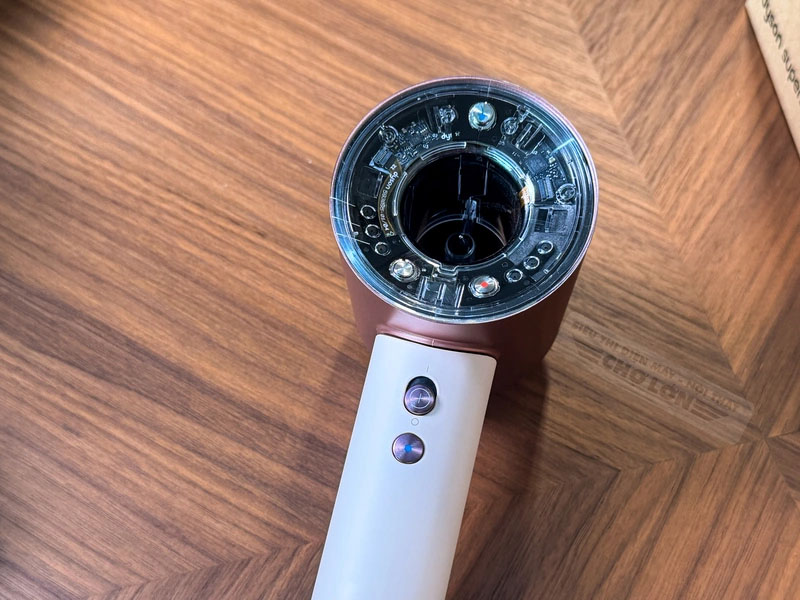 Máy sấy tóc Dyson Supersonic Nural HD16 tự động tạm dừng khi đặt máy xuống bàn