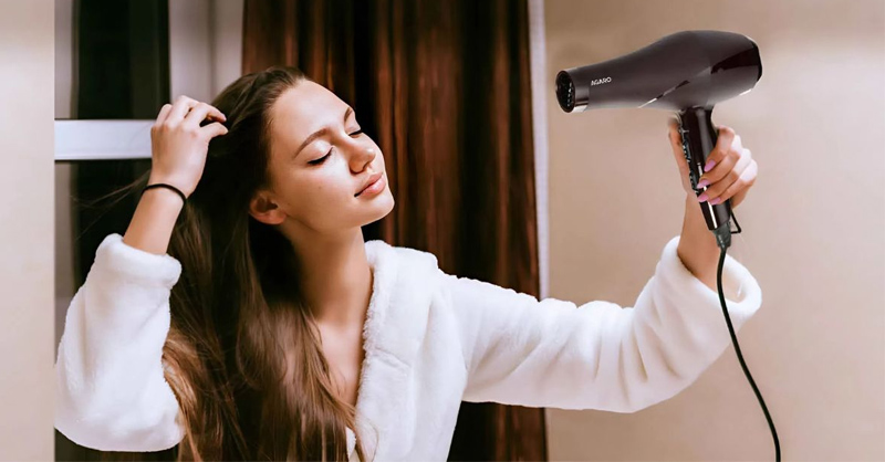 Máy sấy tóc hoạt động êm ái giúp quá trình sấy tóc trở nên dễ chịu