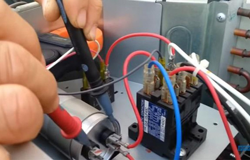 Dây điện bị hở, đứt có thể khiến quạt điều hòa bị rò điện