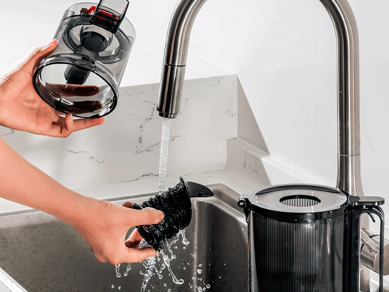 Rửa sạch các bộ phận của máy ép chậm trước khi sử dụng