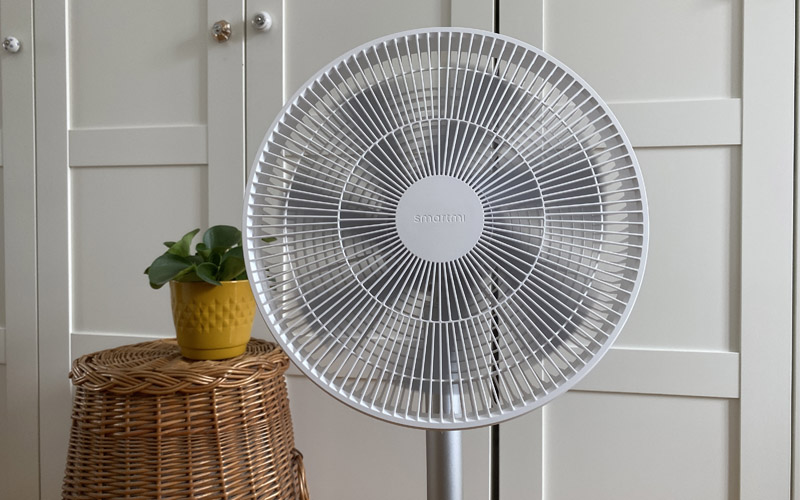 Chọn mức gió trung bình, nhẹ và để quạt quay