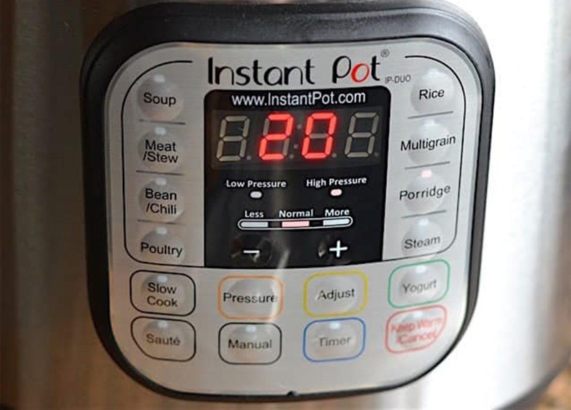 Cho nước vào nồi theo tỷ lệ phù hợp