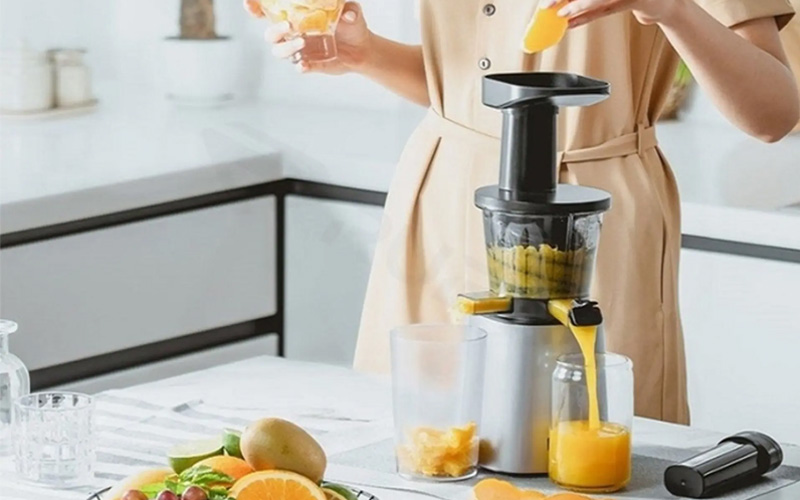 Không ép quá nhiều thực phẩm khi dùng máy ép trái cây 
