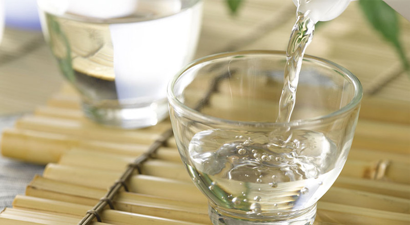 Dùng giấm ăn để vệ sinh bình đun nước 