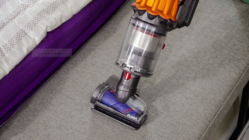 Công cụ hút lông tóc của Dyson V12s bị tắc nghẽn thì phải làm sao