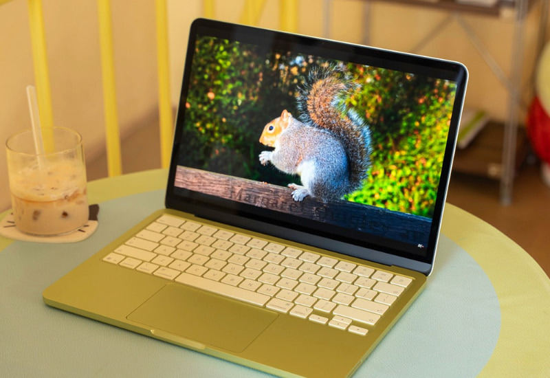 Màn hình Macbook Neo