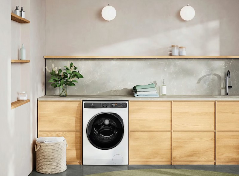 Máy giặt sấy Electrolux 11/7 kg EWW1123P5WC làm nổi bật không gian nội thất