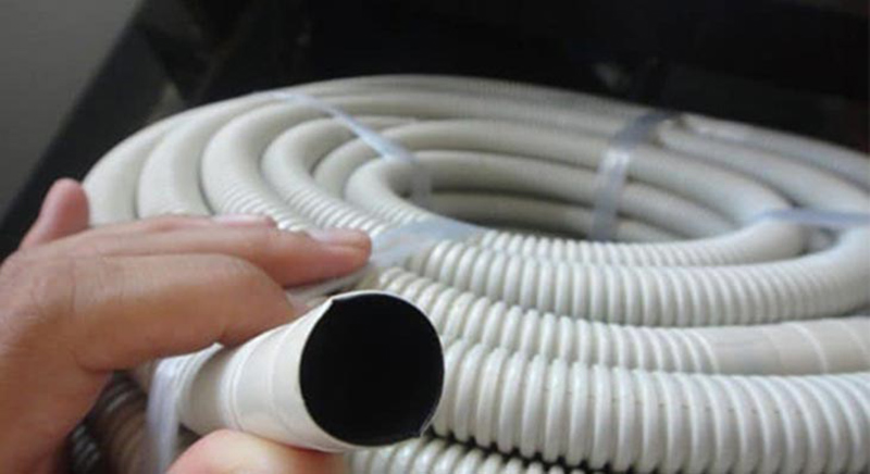 Vệ sinh ống thoát nước định kỳ giúp hạn chế tình trạng rỉ nước hiệu quả