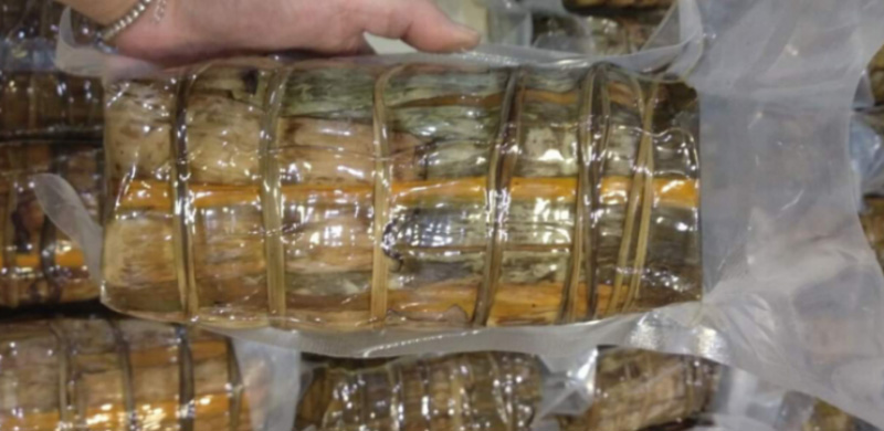 Hút chân không giúp bánh tét bảo quản được lâu hơn